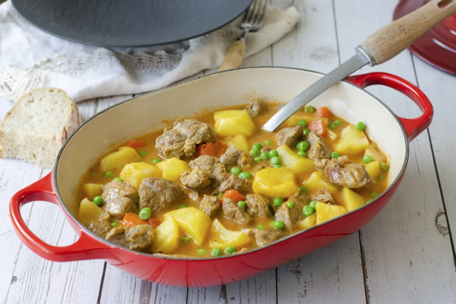 Ensalada de pimientos asados atún y huevo con estofado de ternera con patatas y verduras